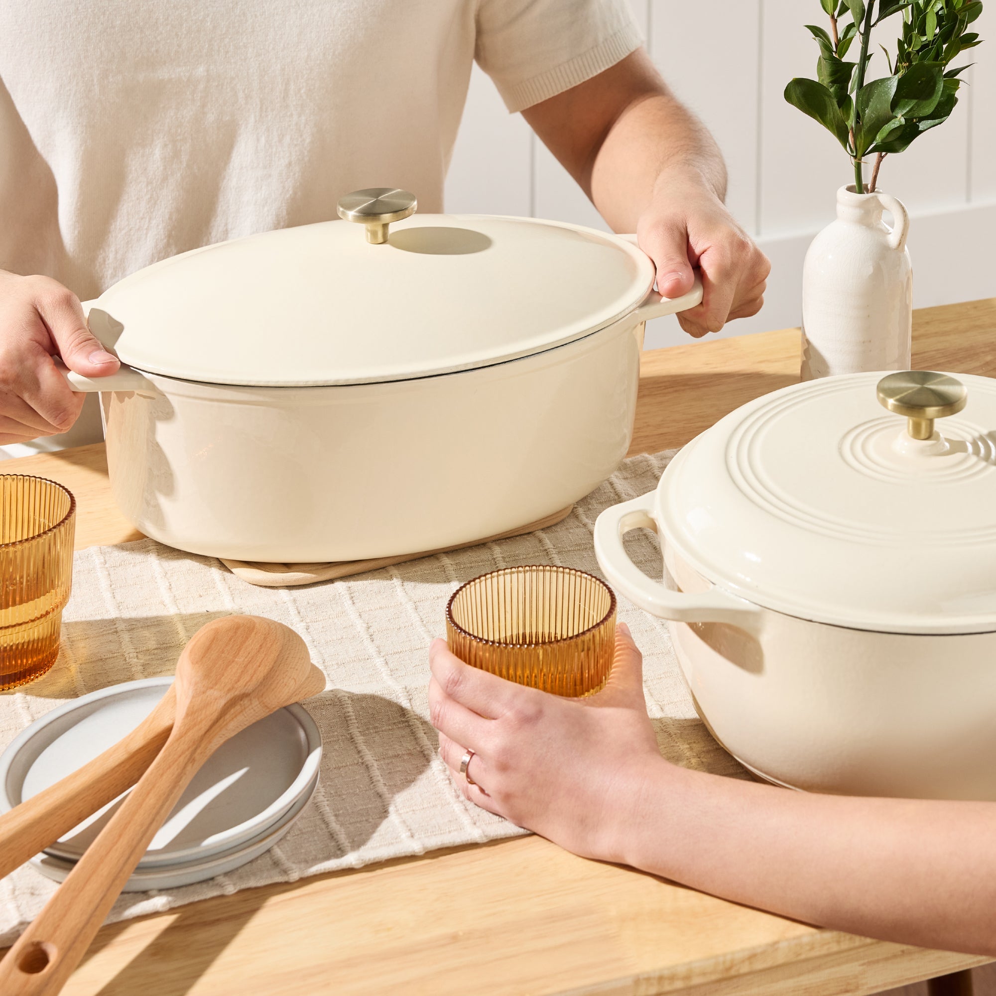 Oval Cast-Iron Dutch Oven Kitchen Cookware w/ Enamel - 7.5qt