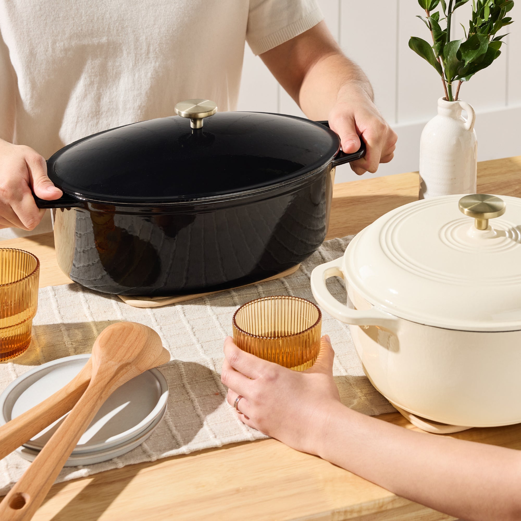 Oval Cast-Iron Dutch Oven Kitchen Cookware w/ Enamel - 7.5qt